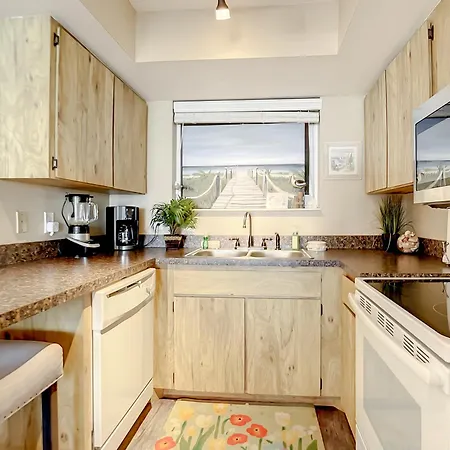 Oceanfront Condo With Pool, Bbq & Steps From Flagler Ave